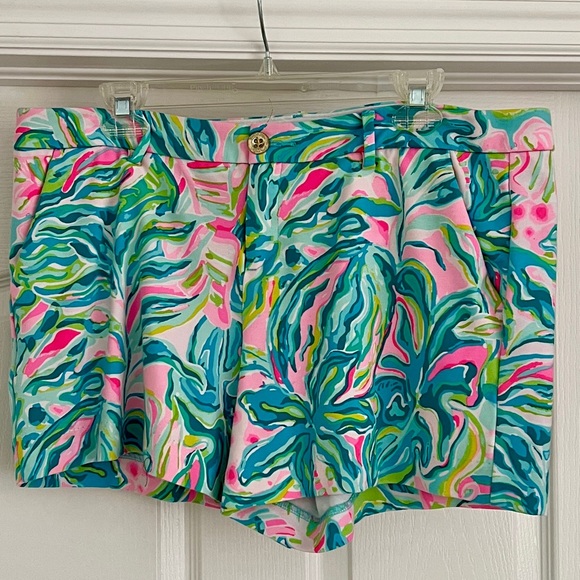 Lilly Pulitzer 5” Callahan Shorts in size 14 - Picture 1 of 3